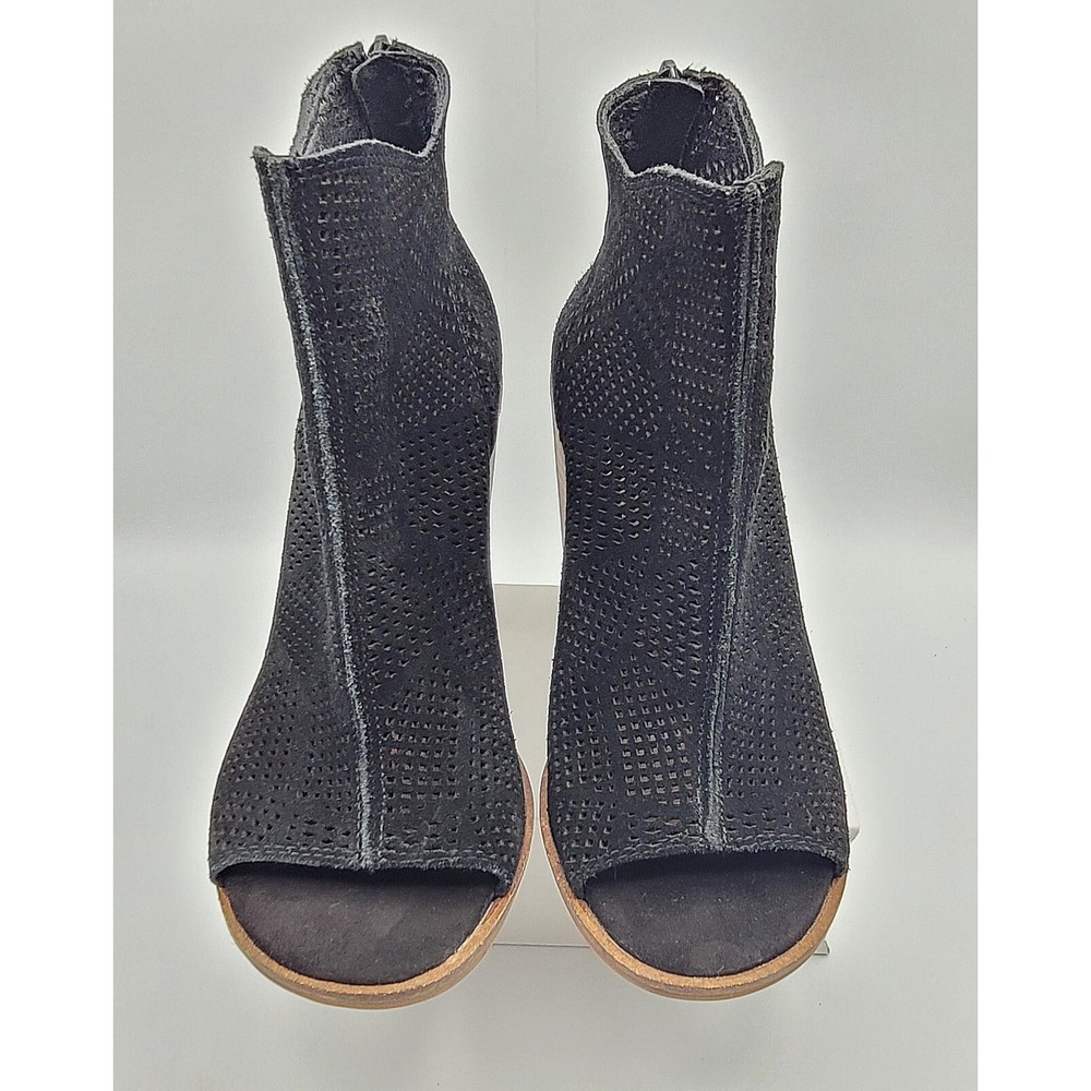 Lucky Brand Vacob Black Suede Perforated Open Toe Ankle Booties Block Heel 7 M - Picture 2 of 9